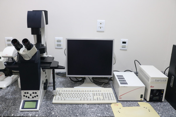 Microscópio Leica de imunofluorescência DM 4000B